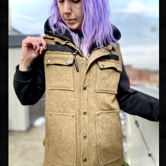 🦊 FOX & VIXEN || HANDMADE VINTAGE || Reworked Military Boiled Wool Utility Vest - Picture 5 of 13